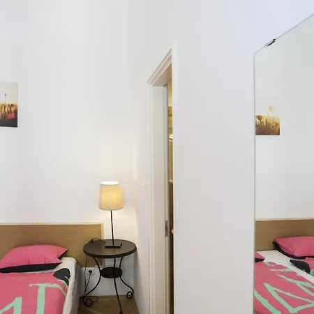 Carolyn Apartman In The Old City *